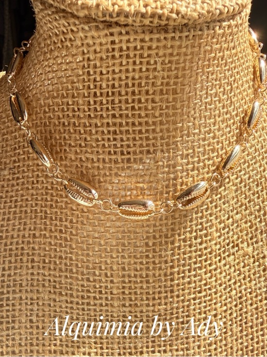 Alquimia Jewelry - CARACOL +Shiny Gold Cowrie-Link Necklace